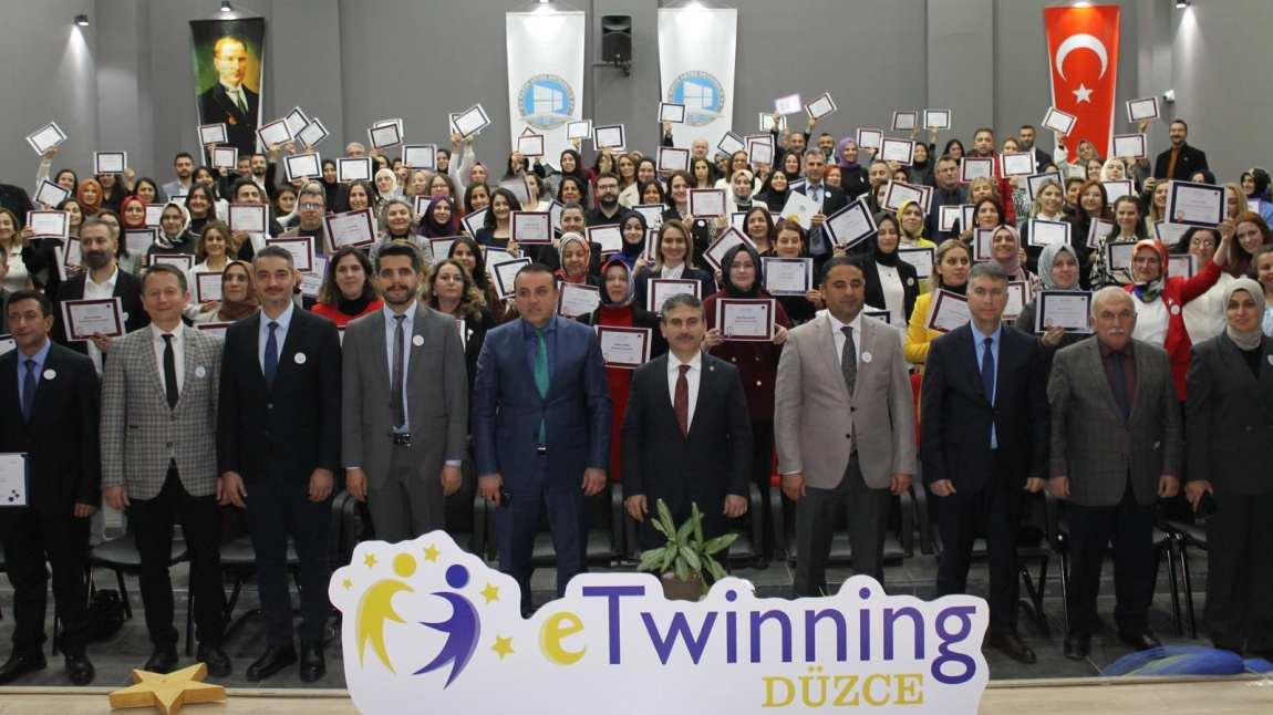 e TWINNING KALİTE ETİKETİ TÖRENİ